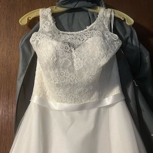 Size 6 David’s bridal wedding dress